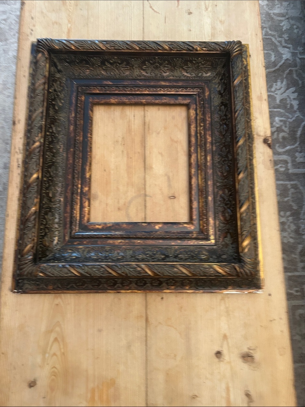 Ornate Antique-Style Decorative Picture Frame in Distressed Gold and Black